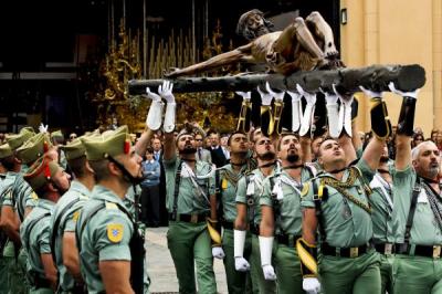 DE LA RELIGION AL FOLCLORE